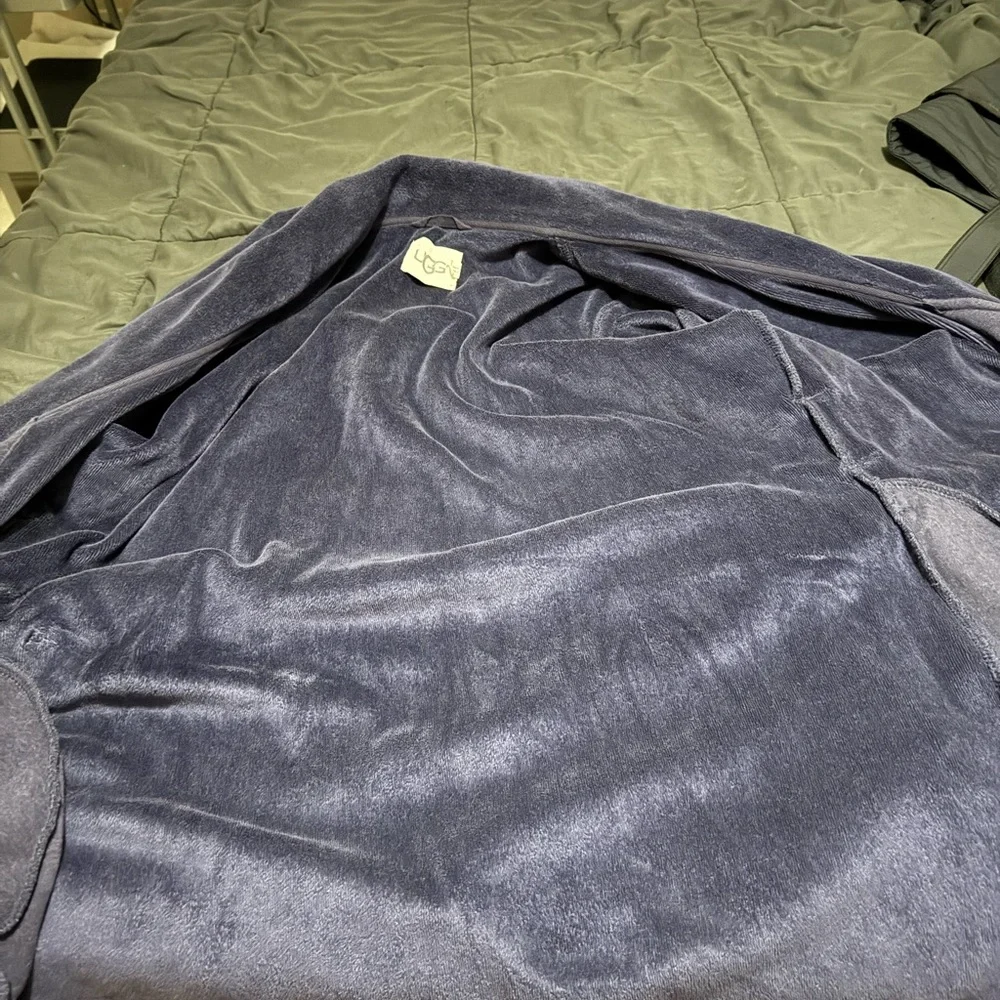 Ugg Robe - Picture 3 of 4
